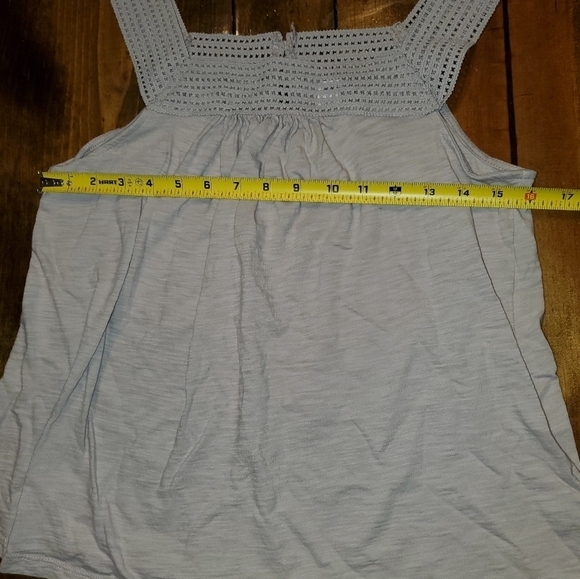 Old Navy Medium Tanktop Keyhole Back Mesh Lace Top - Picture 3 of 9